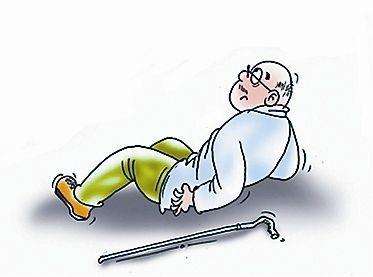 56歲老人散步時(shí)意外摔倒引發(fā)骨折，25保額遭拒賠，憑什么？